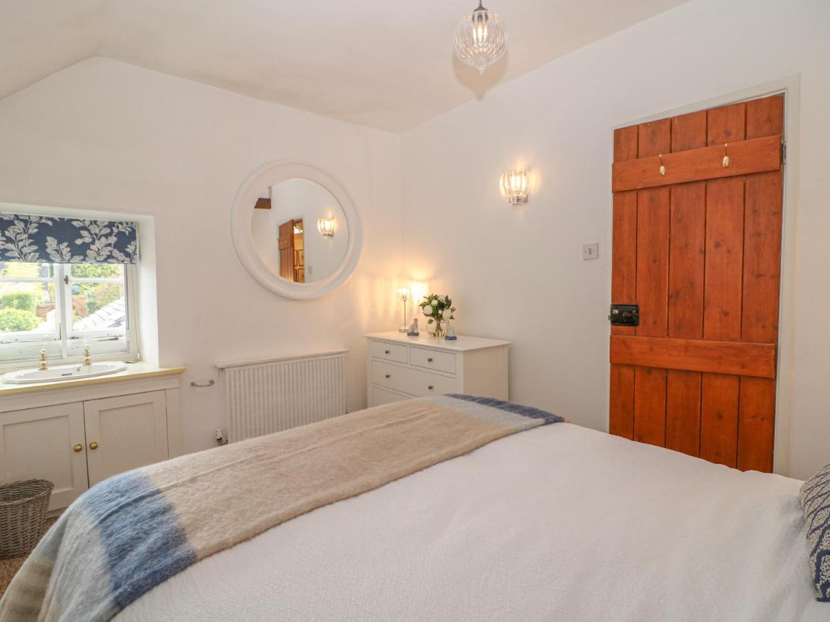 Dolphin House Burford